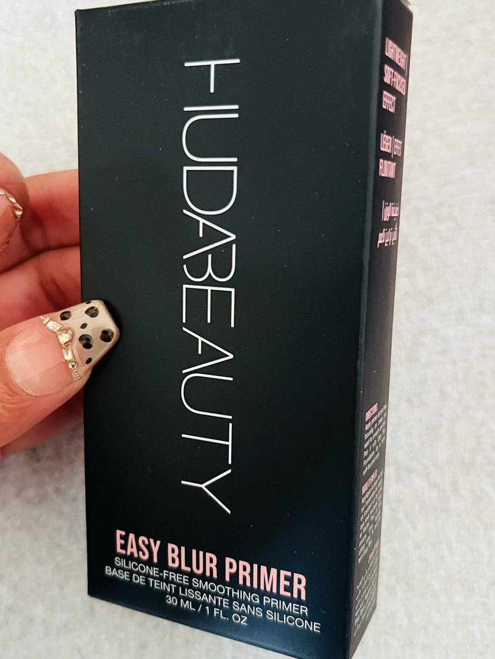 HUDA BEAUTY Easy Blur Primer - Black with Pink Accents and primer
